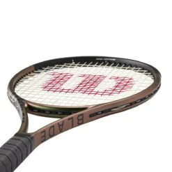 Wilson Blade 98 18X20 V8 -RACQUET GUYS Shop WR078811U 4 Blade 98 v8 18x20 Iridescent.png.cq5dam.web .1200.1200